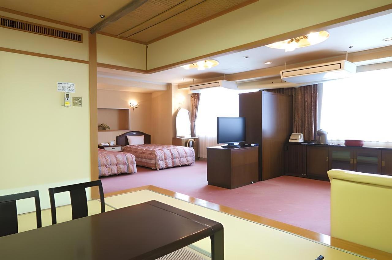 New Sunpia Tsuruga Hotell Exteriör bild