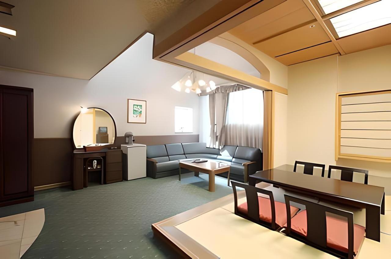 New Sunpia Tsuruga Hotell Exteriör bild